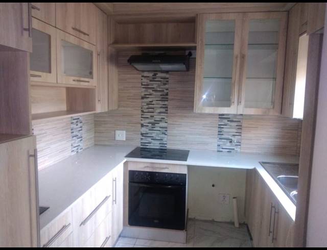 2 BEDROOM SIMPLEX FOR SALE IN ROOIHUISKRAAL NORTH